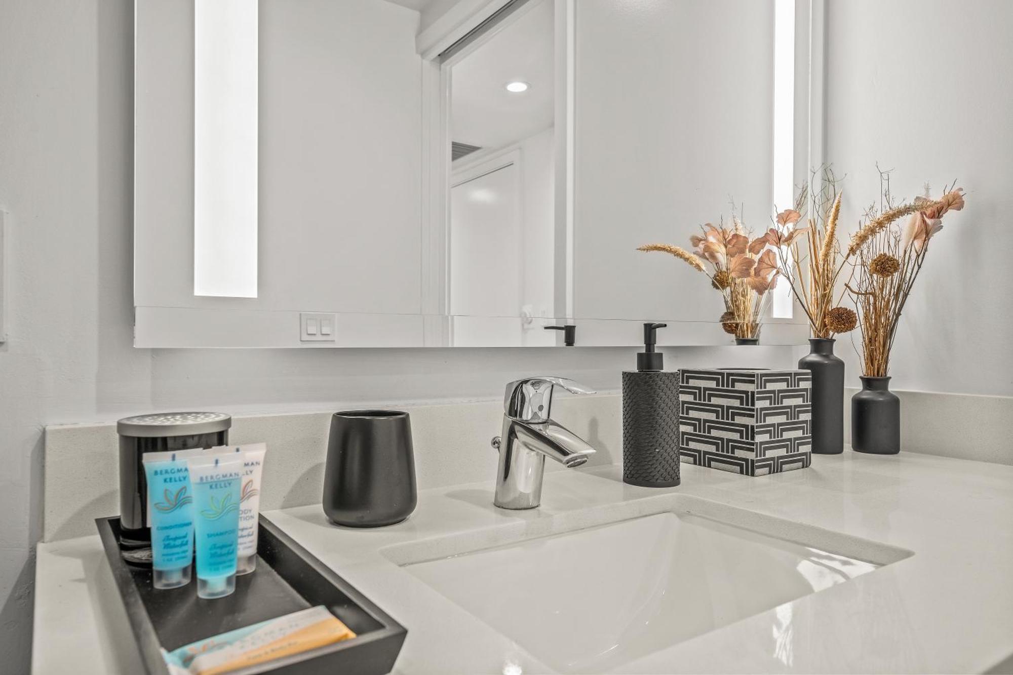 Tr Miami 2 Bedroom, 1 Bedroom, And Studio Condos With Balconies מראה חיצוני תמונה